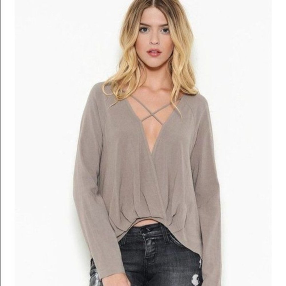 Illa Illa Abi Linen Blend Long Sleeve Crisscross Going Out Top Small Grey